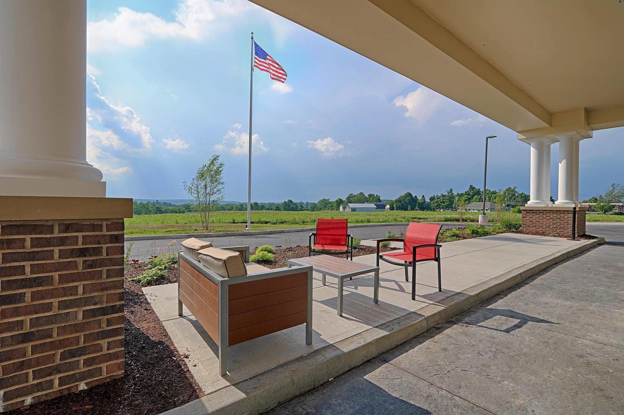 Hampton Inn & Suites Cazenovia, Ny Exterior foto
